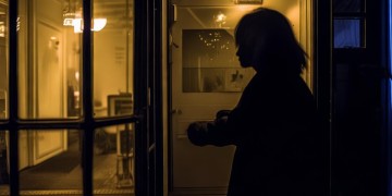 物业可以维修灯光吗?为什么?