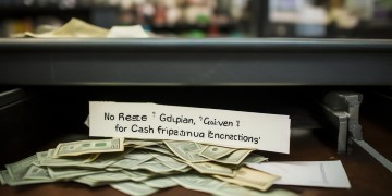 物业收现金为何不给收据？